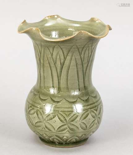 Lapidated Yaozhou vase in Song st