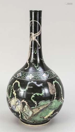 Black-ground Famille Verte vase i