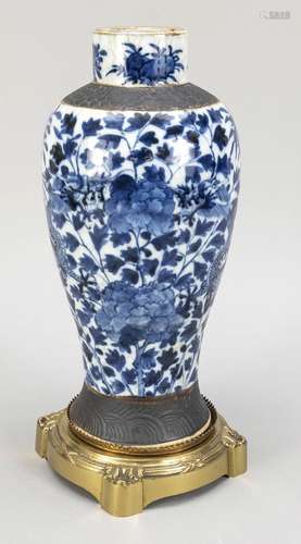 Dragon vase, China, 19th century