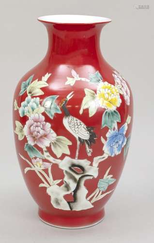 Red-ground Famille Rose vase, Chi