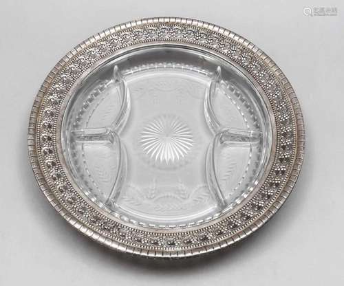 Large cabaret with silver rim