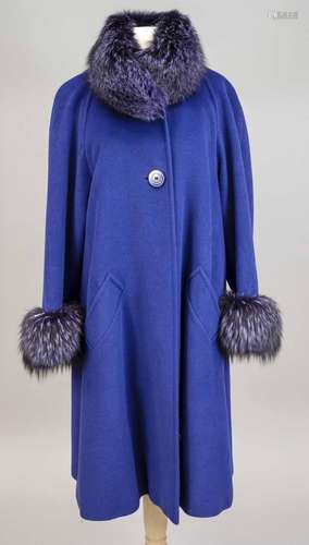 Ladies cashmere coat with fox tr