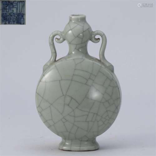 A Chinese Guan-ware Crackle Vase Bianhu Qing Dyn.