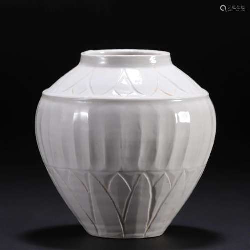 A Chinese Ting-ware Jar Qing Dyn.