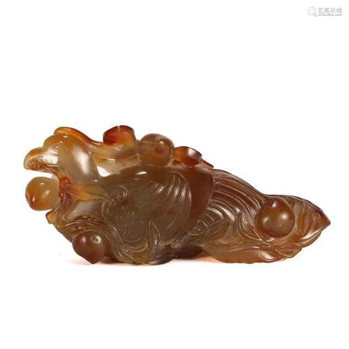 AN AGATE 'PHOENIX' CARVING