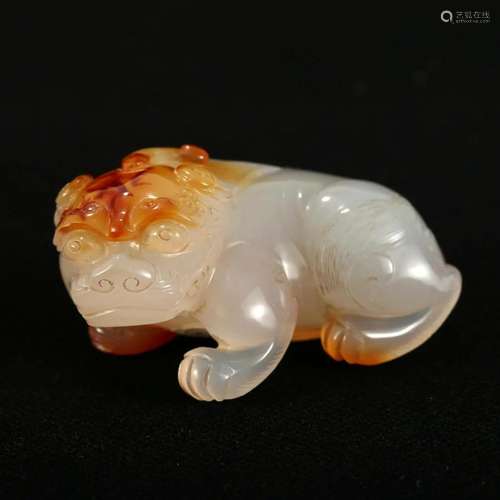 AN AGATE 'BEAST' CARVING