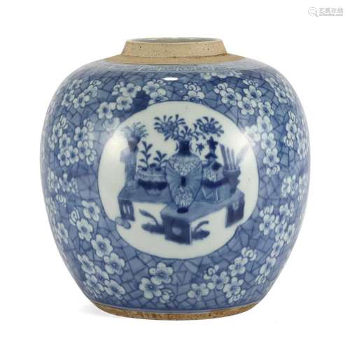 A BLUE AND WHITE FLORAL VASE