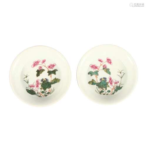 A PAIR OF DOUCAI FLORAL DISHES