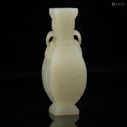 A WHITE JADE SQUARED VASE