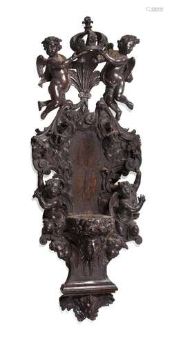 A CARVED OAK WALL MOUNT AND BRACKET, LATE 17TH/EARLY 18TH CE...