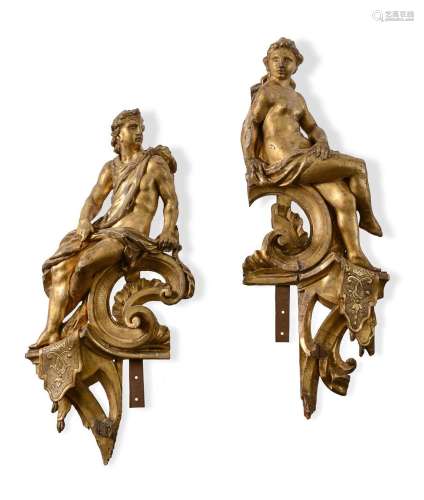 A PAIR OF CARVED GILTWOOD WALL MOUNTS 18TH OR 19TH CENTURY