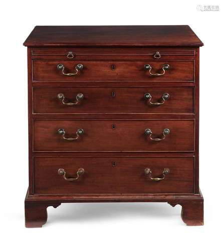 A GEORGE III MAHOGANY BACHELOR'S CHEST OF DRAWERS, IN TH...