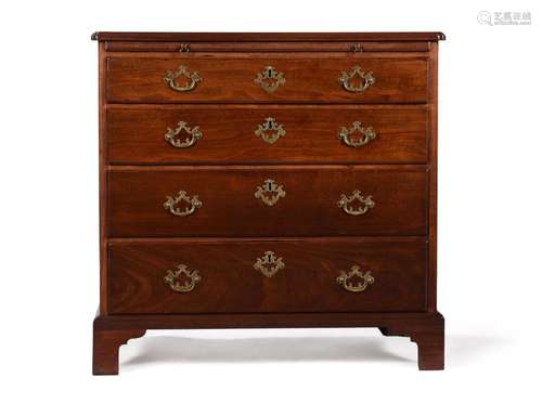 A GEORGE III MAHOGANY CHEST OF DRAWERS, CIRCA 1770