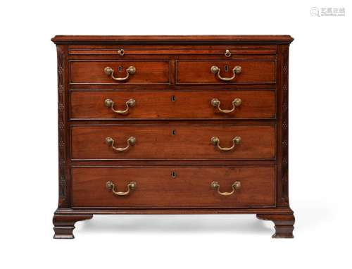 A GEORGE III MAHOGANY CHEST OF DRAWERS, ATTRIBUTED TO GILLOW...