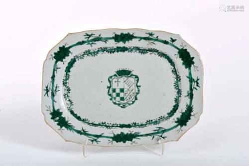 A small scalopped platter, Chinese export porcelain, green a...