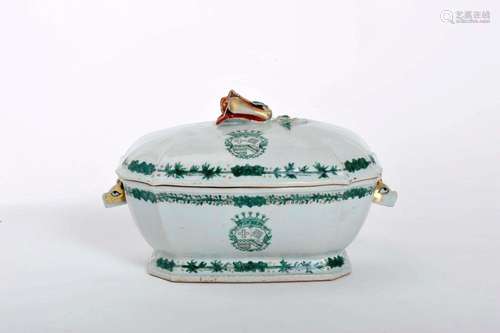 A tureen, Chinese export porcelain, green and gilt decoratio...