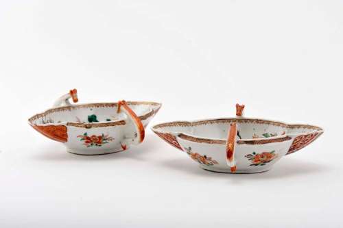 A pair of scalloped sauce boats, Chinese export porcelain, p...