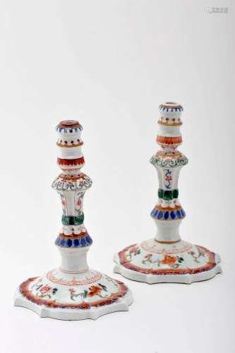 A pair of candlesticks, Chinese export porcelain, polychrome...