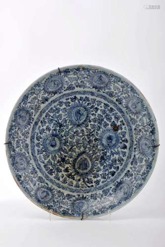 A dish, Chinese export porcelain, blue decoration "Flow...