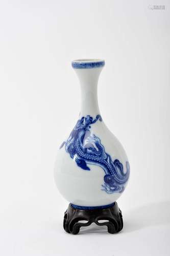 A small vase, Chinese porcelain, blue decoration "Drago...