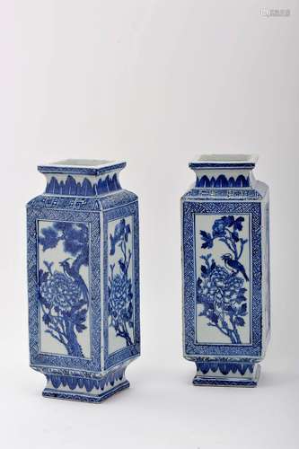 A pair of vases, Chinese porcelain, blue decoration "Bi...