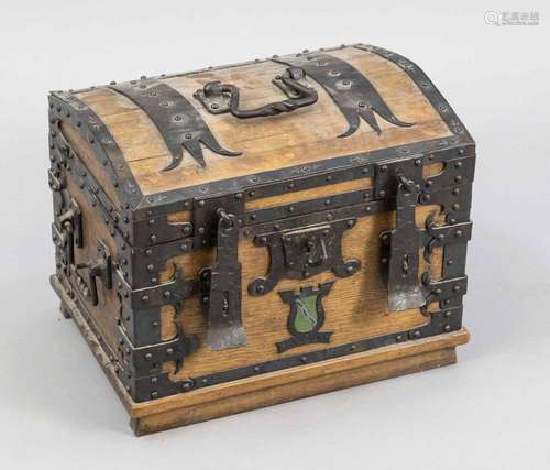 Small chest, 19th century, oak bod