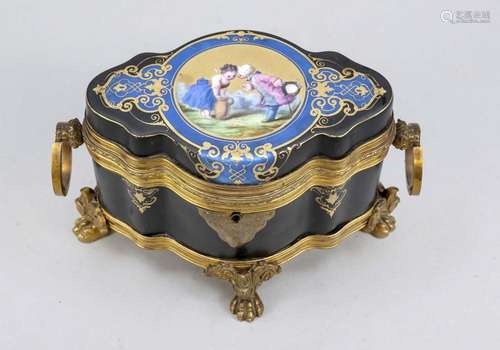 Porcelain casket, 19th century, cu