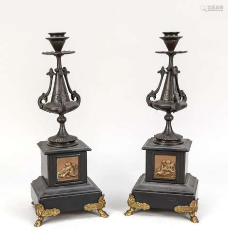 Pair of candlesticks/side plates,