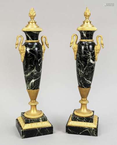 Pair of magnificent vases, late 19