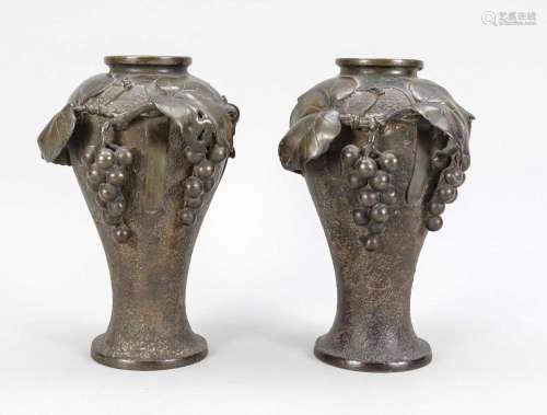 Pair of vases with grapes, end of