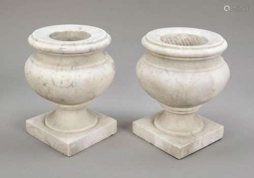 Pair of marble vases, 20th c. Squa