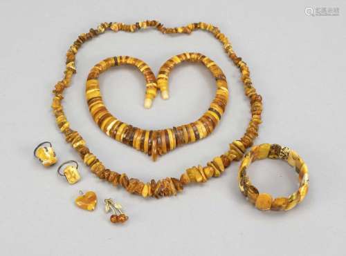 Mixed amber jewelry, 20th century