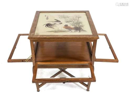 Showcase/tea table circa 1910, sol