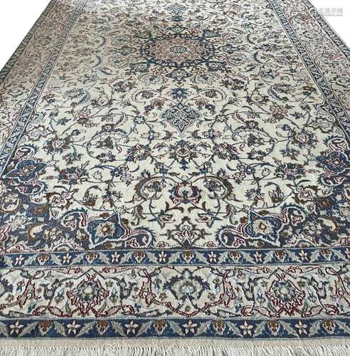 Carpet, approx 163 x 260 cm.- The