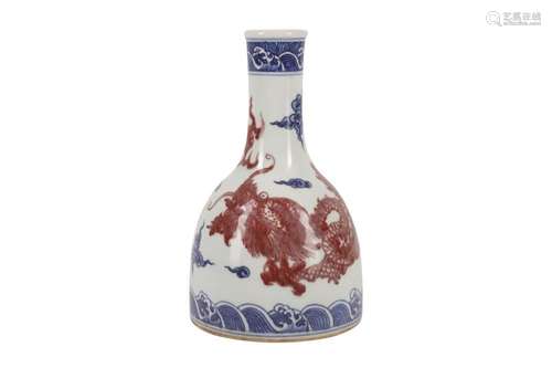 A CHINESE PORCELAIN BOTTLE VASE, 19TH CENTURY