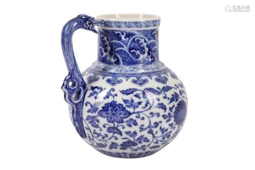 A CHINESE BLUE AND WHITE PORCELAIN JUG, LATE 19TH/EARLY 20TH...