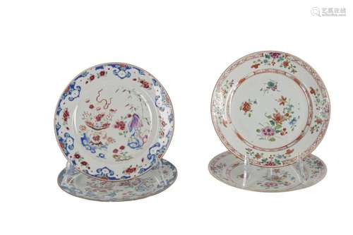 A PAIR OF CHINESE PORCELAIN PLATES, QIANLONG, 18TH CENTURY