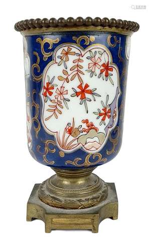 PORCELAINE EUROPEENNE 19ÈME SIECLE VASE AUX FLEURS