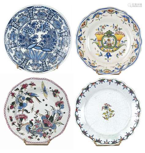 LOT DE QUATRE ASSIETTES EN FAIENCE