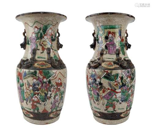 CHINE VERS 1900 PAIRE DE VASES NANKIN