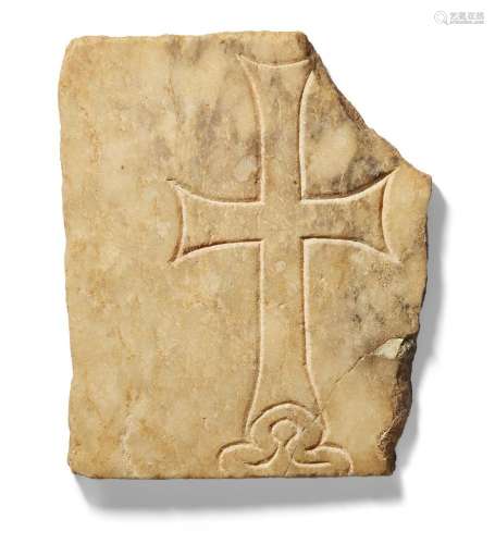 Fragment d'albâtre byzantin avec une croix, 5e 8e siècle...