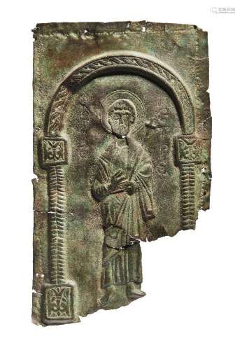 Plaque byzantine en bronze avec une figure debout de Saint P...