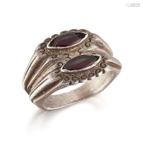 Bague romaine en argent avec épaules segmentées et angulaire...