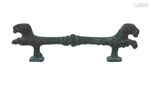 Poignée zoomorphe en bronze du Luristan, vers 700 avant J. C...
