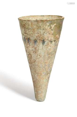 Lampe romaine conique en verre vert, vers le 4e 5e siècle ap...