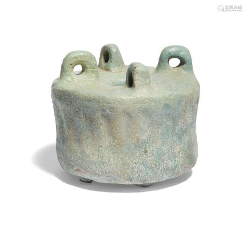 Encrier en poterie émaillée turquoise de Kashan, 12e siècle,...