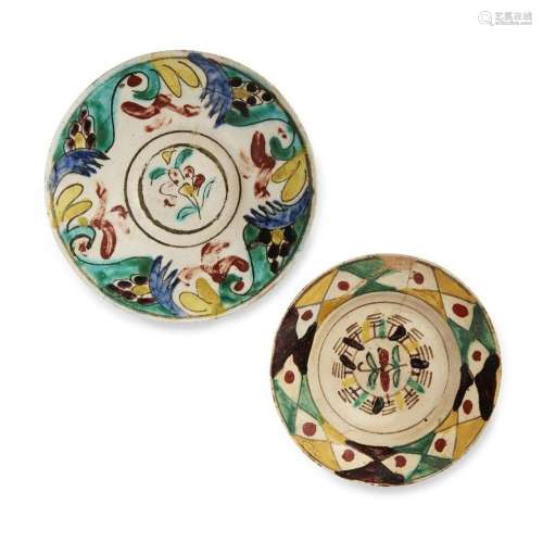 Deux plats en poterie Kutahya, Turquie ottomane, XVIIIe sièc...