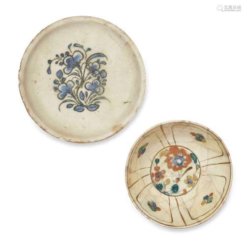 Deux récipients en poterie Kubachi, un plat et un bol, Iran,...