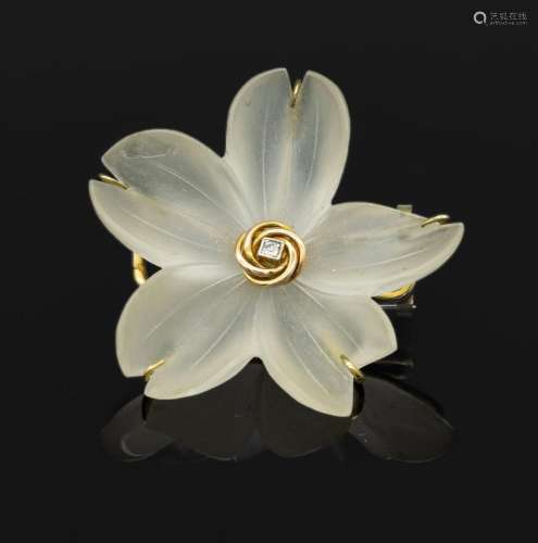14 kt gold brooch with rock crystal blossom,