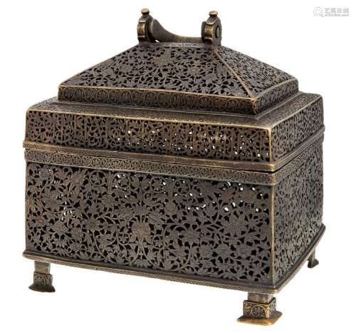 Un cercueil Qajar en laiton ajouré, Iran, daté de 1271AH/185...